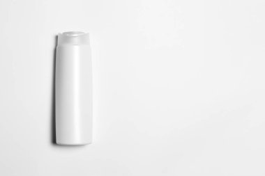 Beyaz Plastik Şampuan Şişesi ve Flip-Top Lid. Göreviniz İçin Şablonu Ayarlayın. Yüksek çözünürlüklü fotoğraf. Üst görünüm