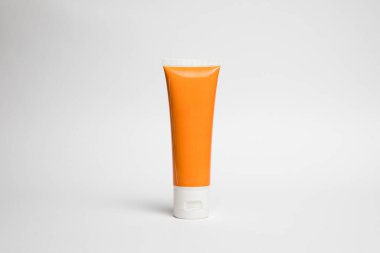 Boş Kozmetik Krem veya Jel paketi beyaz arka planda izole edildi. Yüksek çözünürlüklü fotoğraf