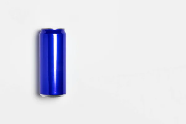 Alumínio Azul Soda Can Mock Isolado Fundo Cinza Claro Fotografia — Fotografia de Stock