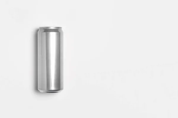 Alluminio Argento Soda Can Mock Isolato Sfondo Grigio Chiaro Foto — Foto Stock