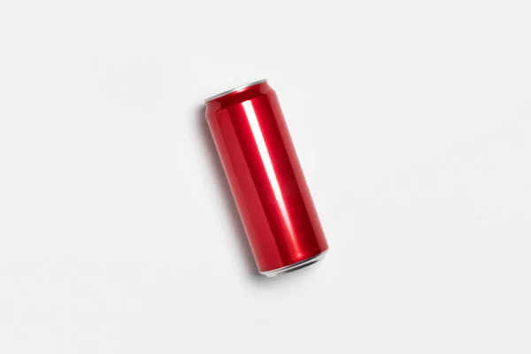 Soda Vermelha Alumínio Pode Mock Isolado Fundo Cinza Claro Fotografia — Fotografia de Stock