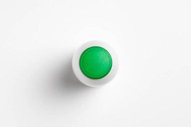 Süt ürünleri için vida kapaklı beyaz parlak plastik şişe süt, yoğurt, krema, tatlı. Paketleme Şablonu. Yüksek çözünürlüklü fotoğraf.