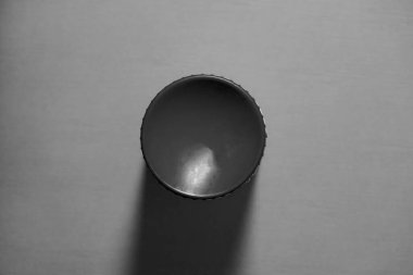 Gri arkaplanlı plastik kavanoz modeli. Yüksek çözünürlüklü fotoğraf..