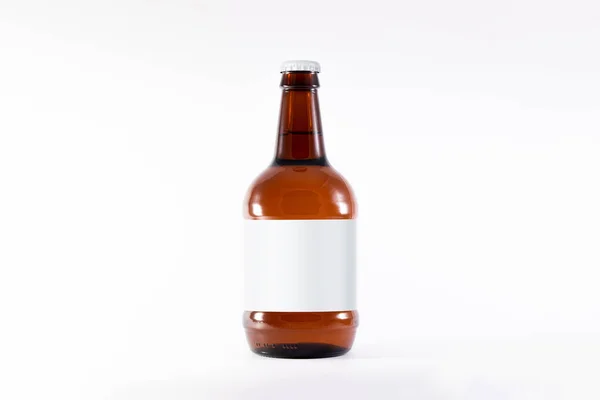 Полный Коричневый Макет Бутылки Пива Пустой Этикеткой Белом Фоне — стоковое фото