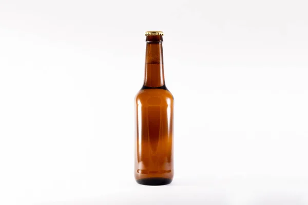 Full Brown Beer Bottle Mock Fehér Háttérrel Nagy Felbontású Fotó — Stock Fotó
