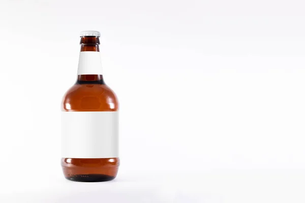 Full Brown Beer Bottle Mock Com Uma Etiqueta Branco Fundo — Fotografia de Stock