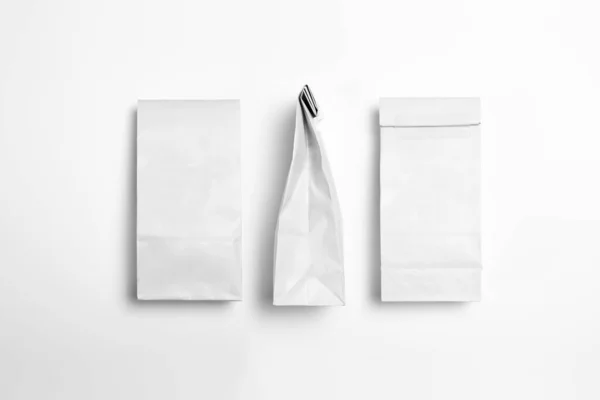 White Blank Paper Pacchetti Mock Prodotti Secchi Sfondo Bianco Fronte — Foto Stock