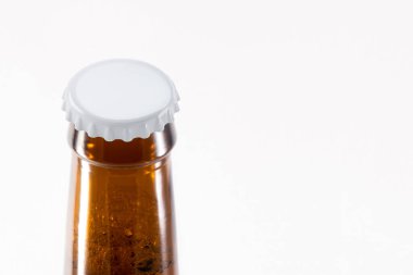 Şişe kapağı modeli. Bira Şişesi Kapağı 'nın yakın plan resmi, beyaz arka planda. Yüksek çözünürlüklü fotoğraf.