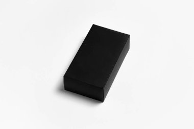 Kapalı kara kutu beyaz arkaplanda izole edildi. Üst görüntü. Yüksek çözünürlüklü fotoğraf..