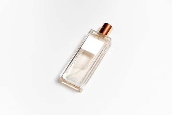 Przezroczysta Makieta Butelki Perfum Pustą Etykietą Wyizolowaną Białym Tle Zdjęcie — Zdjęcie stockowe