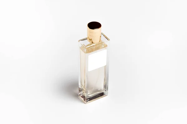 Transparante Parfumfles Mock Met Blanco Etiket Geïsoleerd Een Witte Achtergrond — Stockfoto