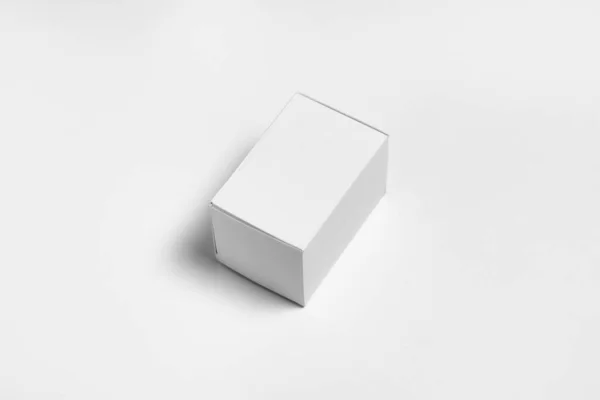 Boş Beyaz Tıbbi Paket Kutusu Maketi Konteynır Beyaz Üzerine Ambalaj — Stok fotoğraf