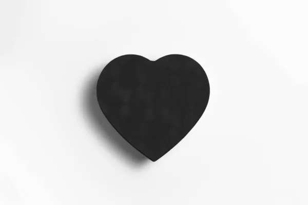 Fekete Szívdoboz Fekete Ajándék Doboz Szív Alakú Elszigetelt Fehér Háttérrel — Stock Fotó