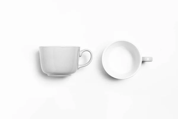 Fehér Kerámia Bögrék Üres Üres Kávé Vagy Tea Izolált Fehér — Stock Fotó