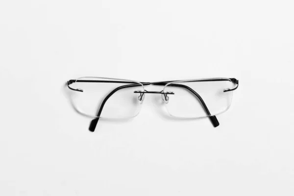 Przezroczyste Okulary Białym Tle Zdjęcie Projektu Fotografia Wysokiej Rozdzielczości Mock — Zdjęcie stockowe
