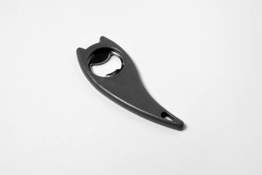 Bira açacağı beyaz arka planda izole edildi. Yüksek çözünürlüklü fotoğraf..