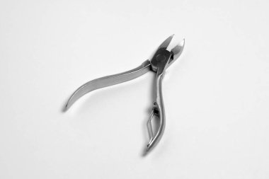 Beyaz arka planda gümüş renkli şeker. Yüksek çözünürlüklü fotoğraf.