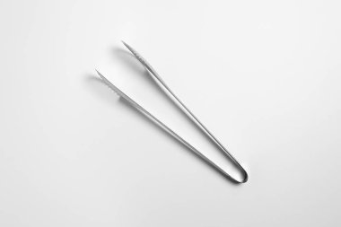 Beyaz arka planda izole edilmiş mutfak maşası servis ediyorum. Yüksek çözünürlüklü fotoğraf.