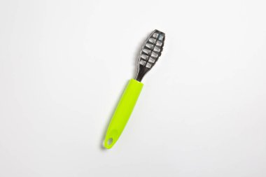 Balık pulu - balık pulu temizleme aracı, beyaz arka planda izole edilmiş. Yüksek çözünürlüklü fotoğraf.