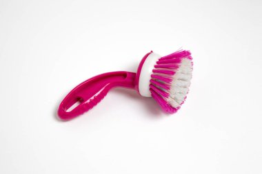 Ev temizleme fırçası beyaz arka planda izole edildi. Yüksek çözünürlüklü fotoğraf. Bakış açısı. 