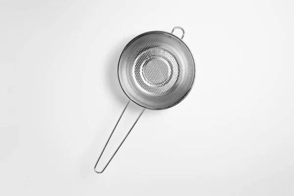 Colador Metal Con Asa Aislada Sobre Fondo Blanco Accesorios Cocina — Foto de Stock