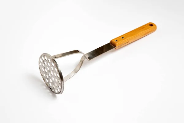 Rostfritt Stål Potato Masher Med Trä Handtag Isolerad Vit Bakgrund — Stockfoto