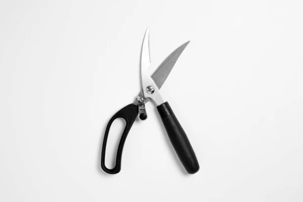Open Metal Multipurpose Kitchen Scissors 배경에 물고기자르기 병아리에 Top View — 스톡 사진