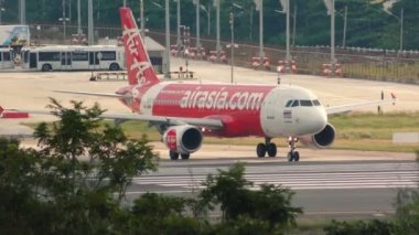 Airbus A320-200 arası Airasia rides taksi üzerinde