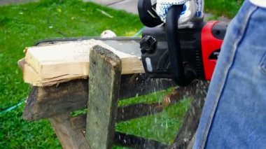 Garden'da Chainsaw kullanma