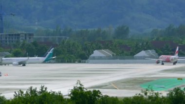 Airbus A320-200 arası Airasia rides taksi üzerinde