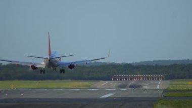 Motoru uçak iniş Schiphol Havaalanı'nda ikiz