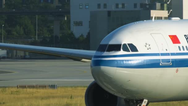 Air China Airbus A330-343 taxning på flygplatsen Frankfurt am Main — Stockvideo