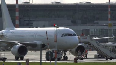 Asker yol açın uçak yükleme tamamlandıktan