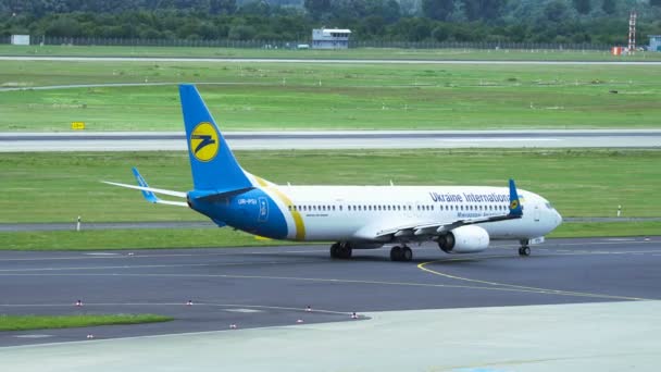 Boeing 737 Tuifly flygbolag landar på flygplatsen Frankfurt am Main — Stockvideo