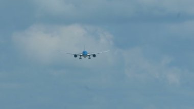 İkiz motor uçağa son yaklaşma