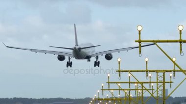Delta Airlines yaklaşmakta olan Boeing 777 Amsterdam