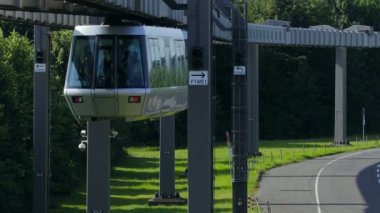 Monoray tren yolcu ile