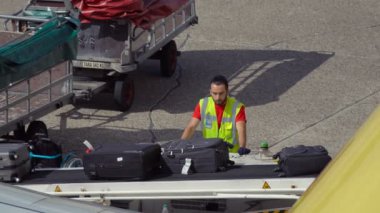 Havaalanı çalışanı denetimleri Bagaj