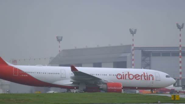 Airbus A330 of Airberlin airlines taxiing — Stock Video
