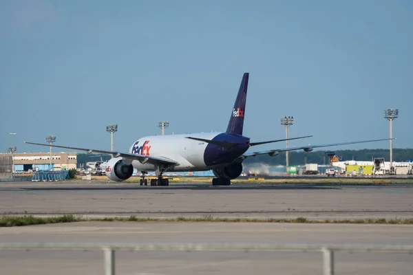 Boeing 777-Fs2 Fedex, havaalanına terminal açın
