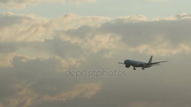 Boeing 777 Cathay Pacific Havayolları son yaklaşım