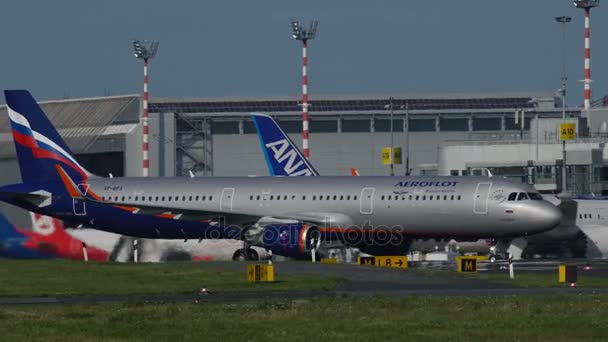 Airbus A321 Vp-Bfx aerolinií Aeroflot pojíždění — Stock video