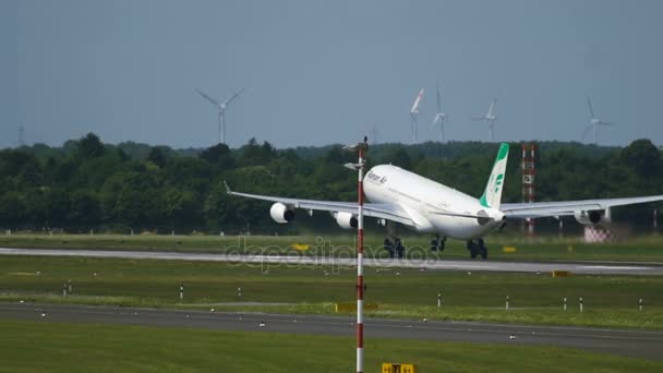 Зліт Махан повітря Airbus A340 — стокове відео