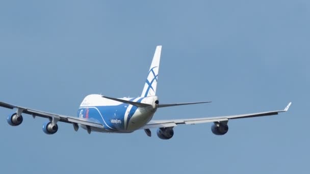 Aviones volando después del despegue — Vídeos de Stock