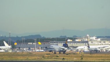 Lufthansa kargo Mcdonnell Douglas Md-11 hızlandırmak ve çıkar
