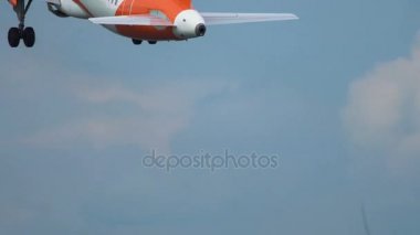 Easyjet ile dış görev Aibus A320 uçuş yakın çekim