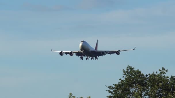 A közeledő Asiana Airlines Boeing 747-es — Stock videók