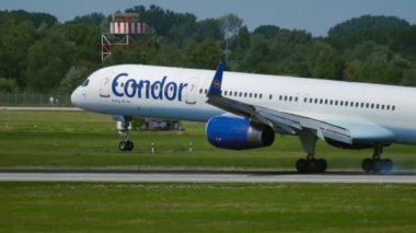 Boeing 757-300 Dusseldorf Havaalanı açılış