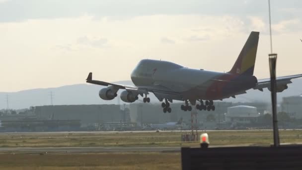 波音747韩亚航空公司登陆 — 图库视频影像