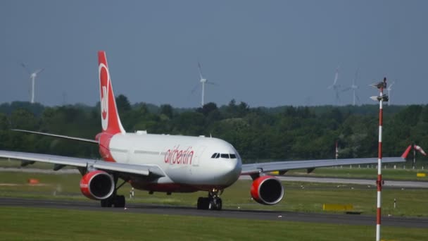 Airbus A330 of Air Berlin taxiing before departure — Stock Video